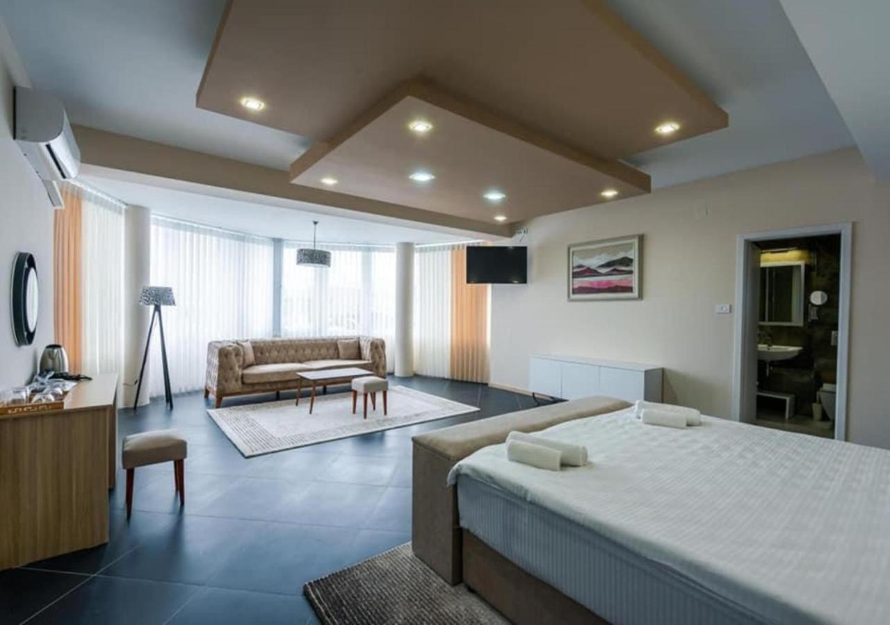 Deluxe Suite