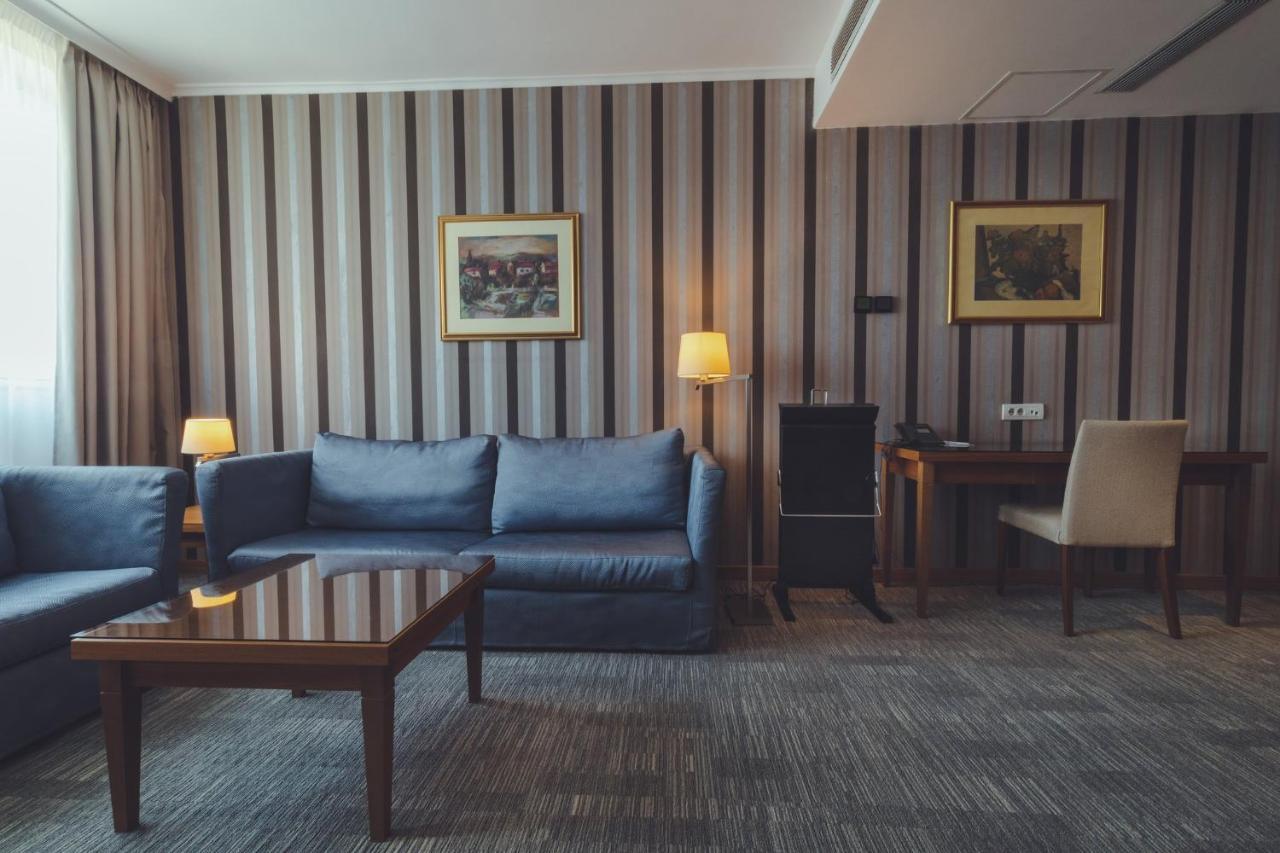 King Suite,1310885356:JPEG