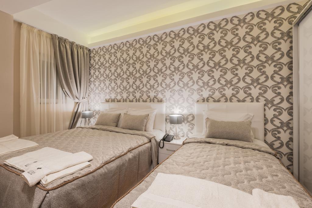 Family Room,155385185:JPEG