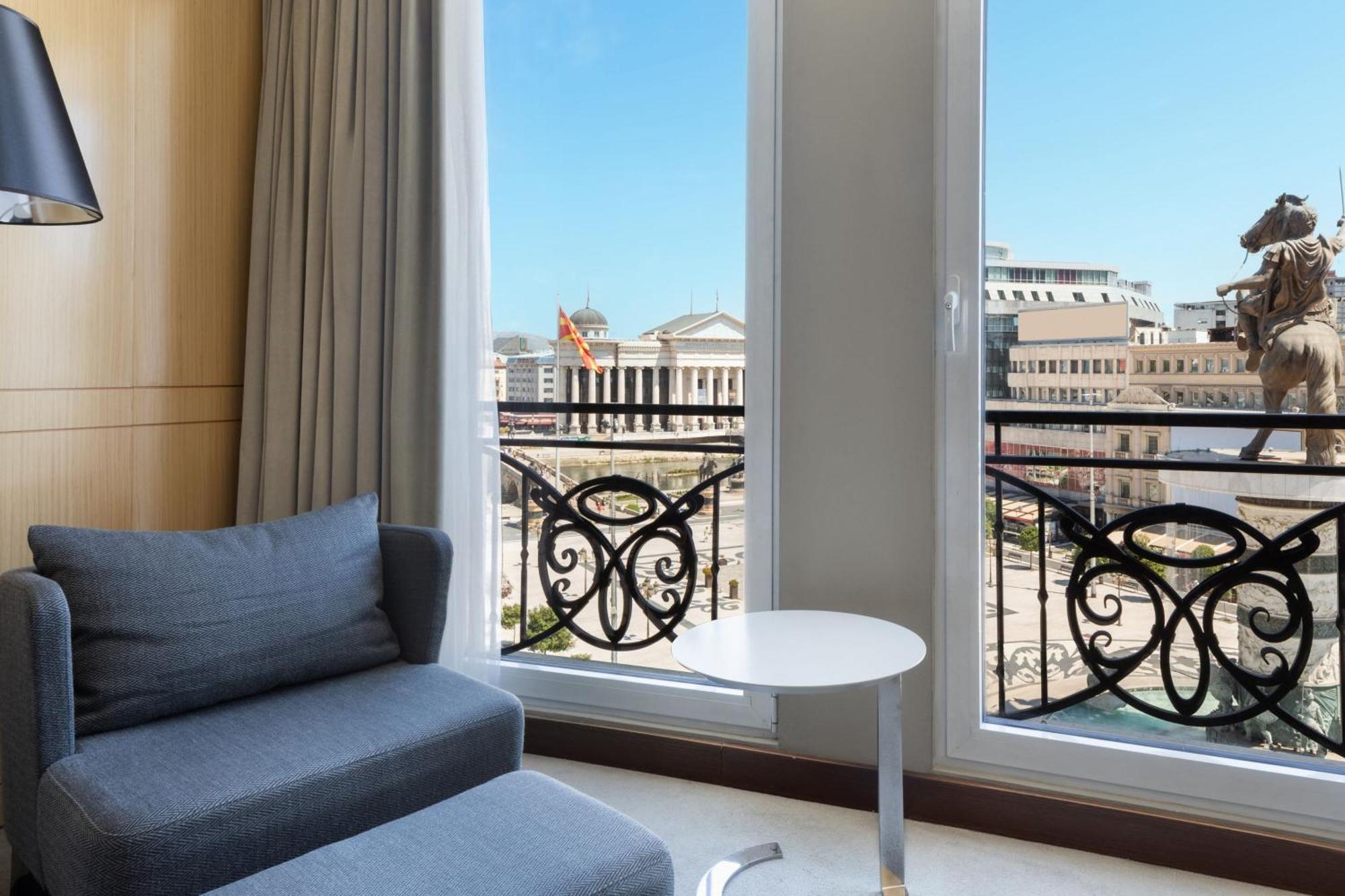 Square View Room 1 King
