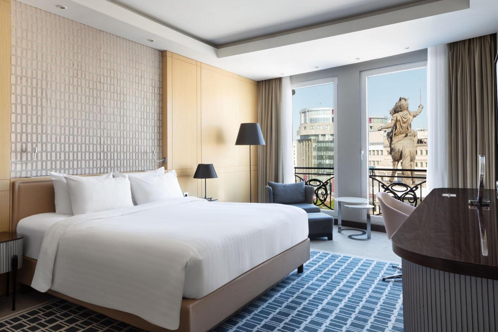 Square View Room 1 King