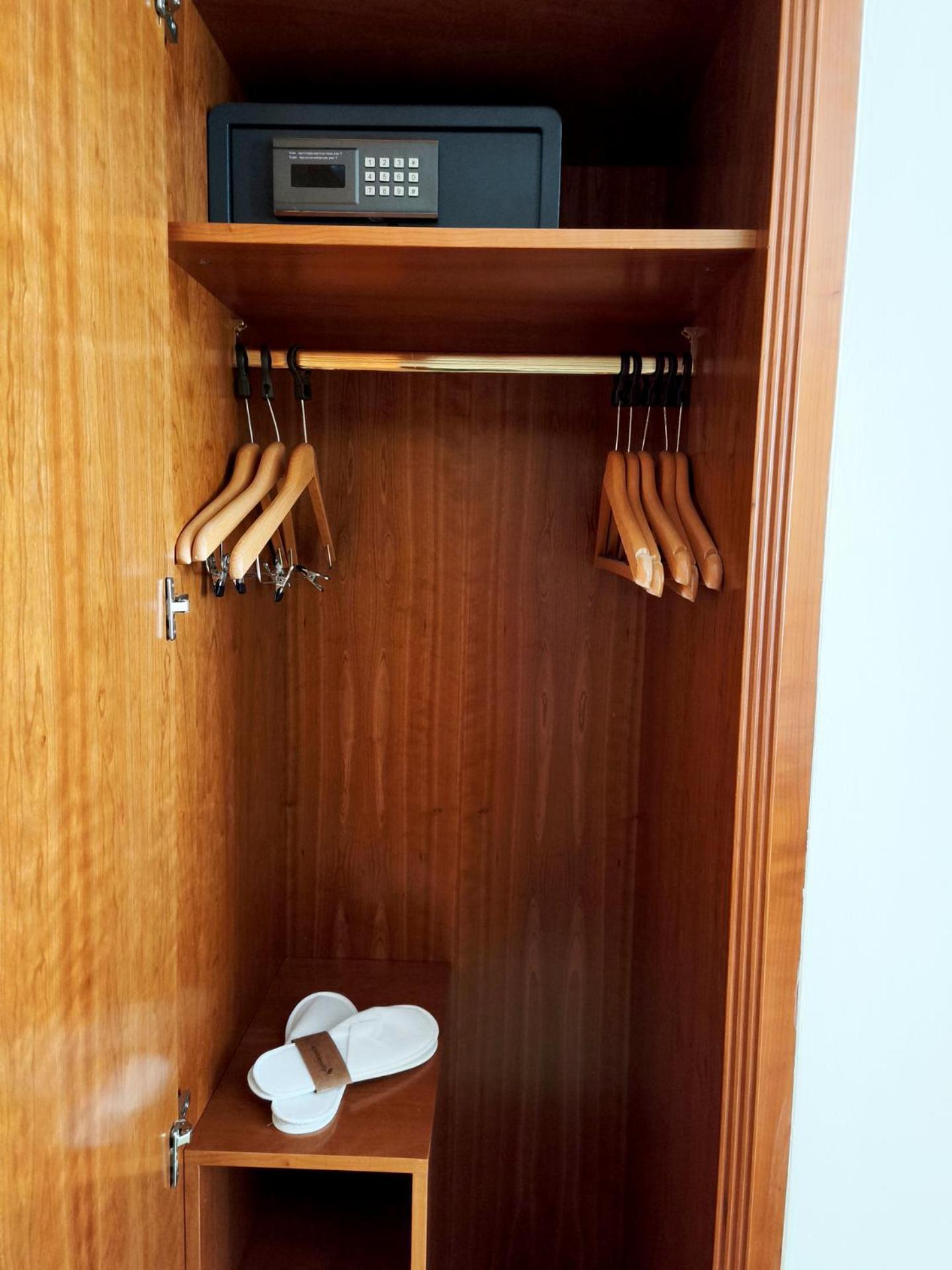 Double Room,1758386081:JPEG