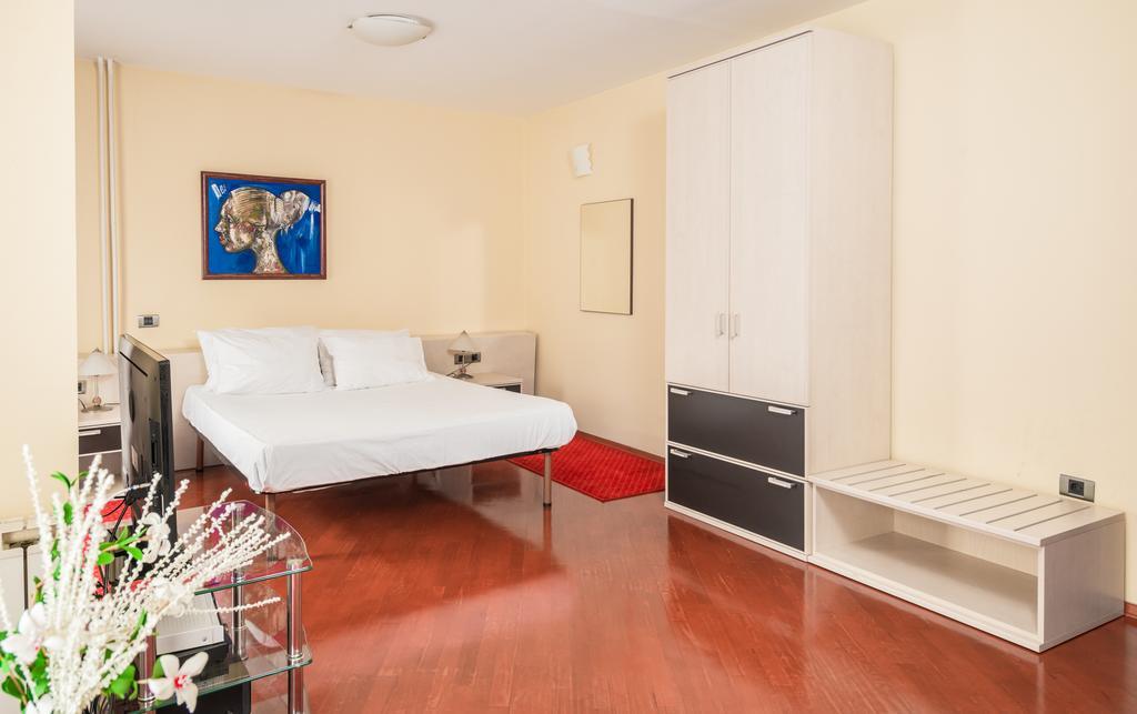 Large Double Room,1703580339:JPEG