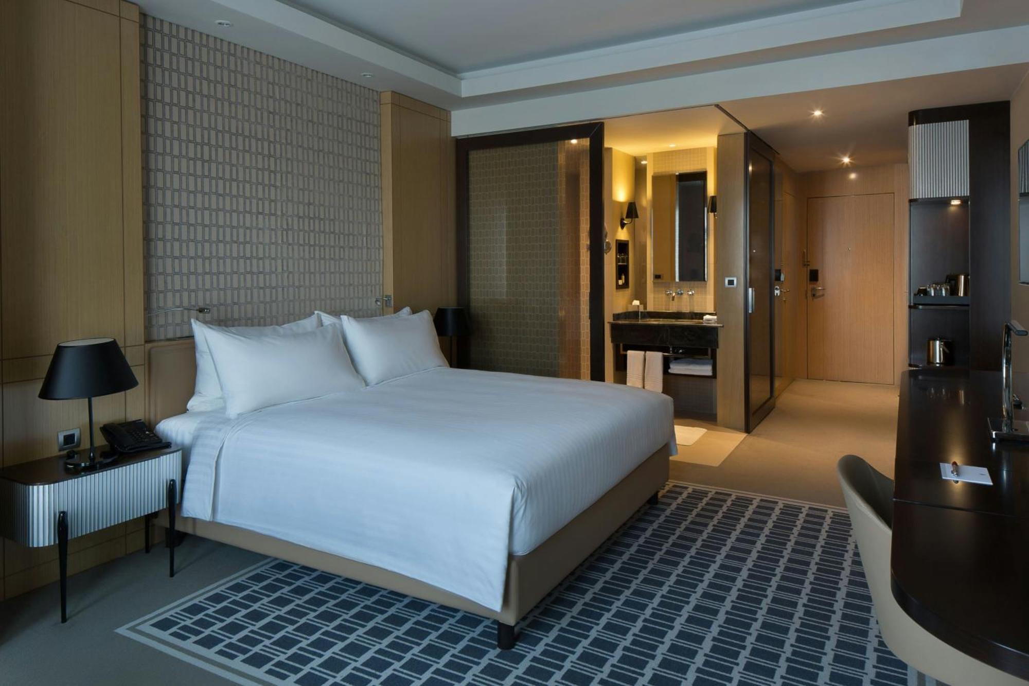 Square View Room 1 King