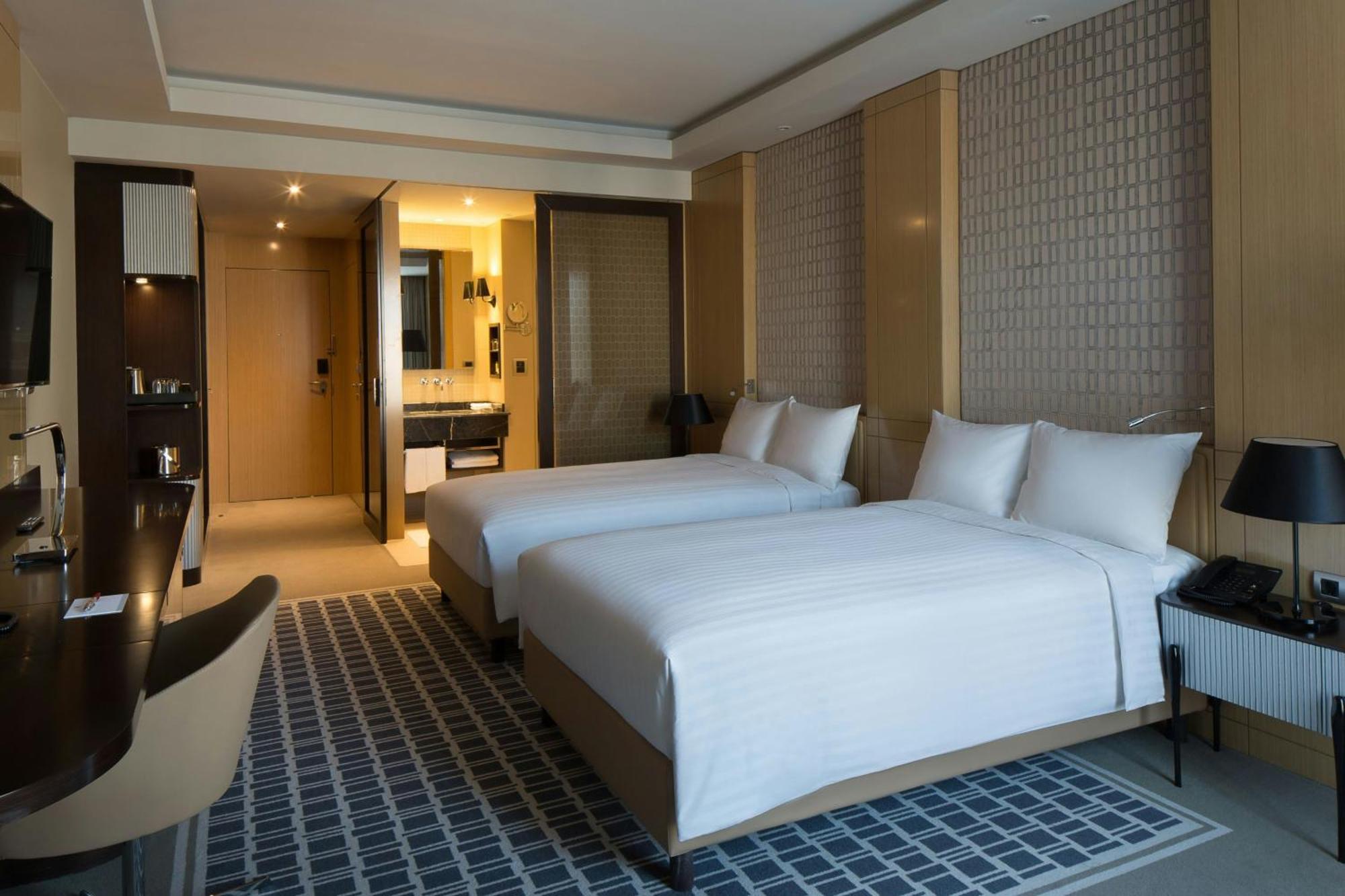 Executive Twin Room 2 Twin or Single Beds Lounge Access
