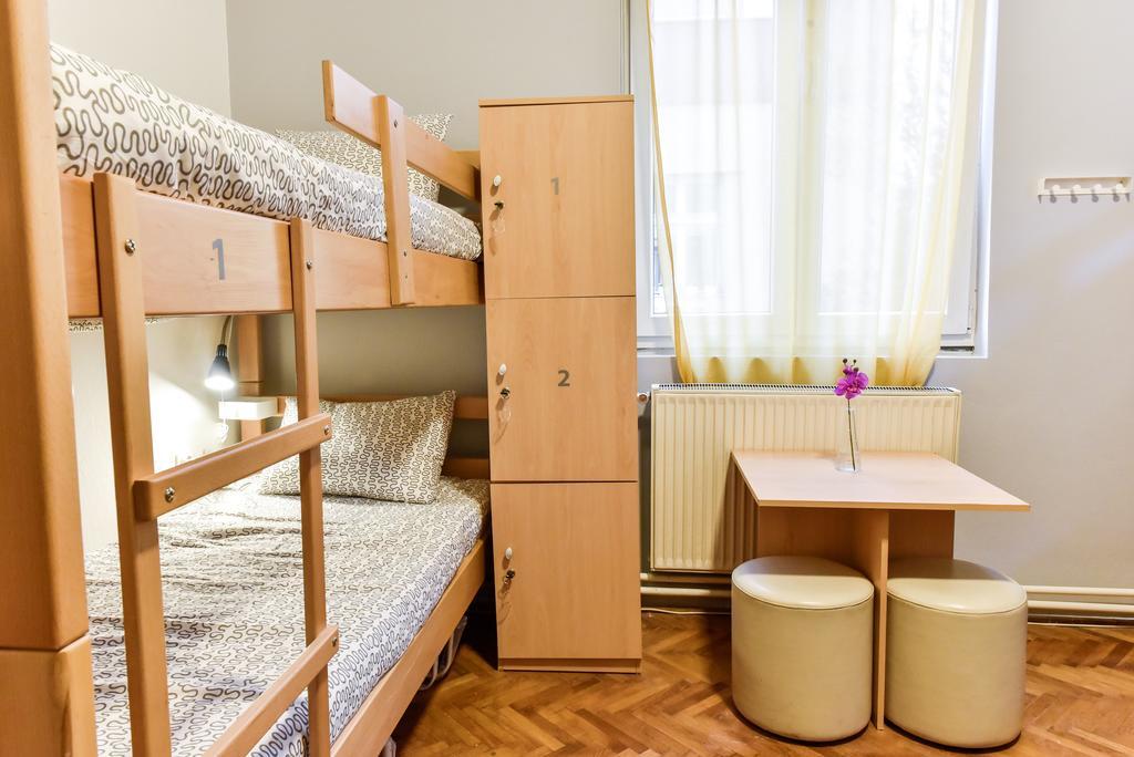 Posto Letto in Dormitorio per 8 Persone