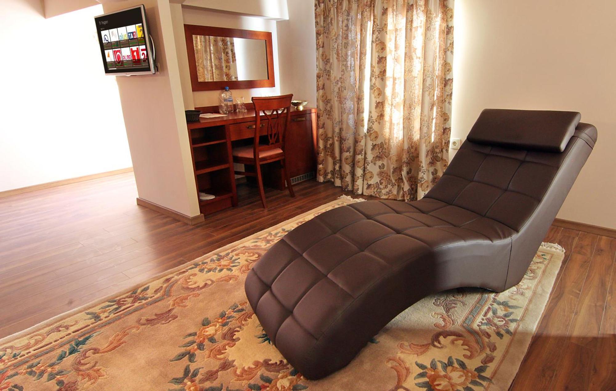 Deluxe King Suite