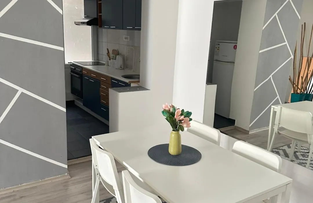 Regina'S Modern Apartment2-1