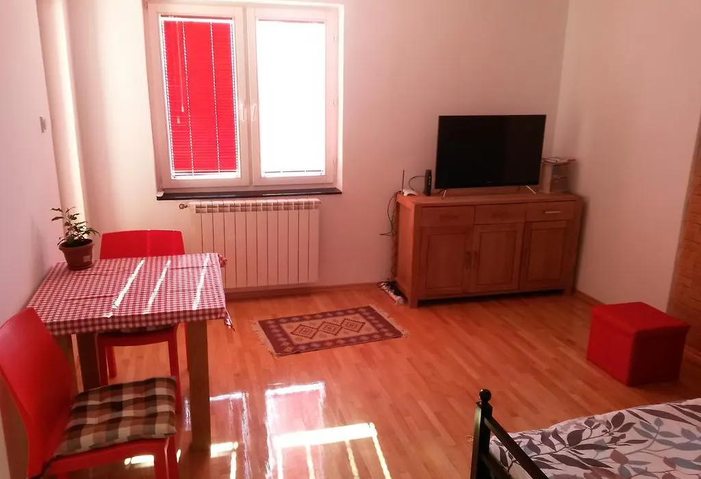 Risto'S Apartment-1