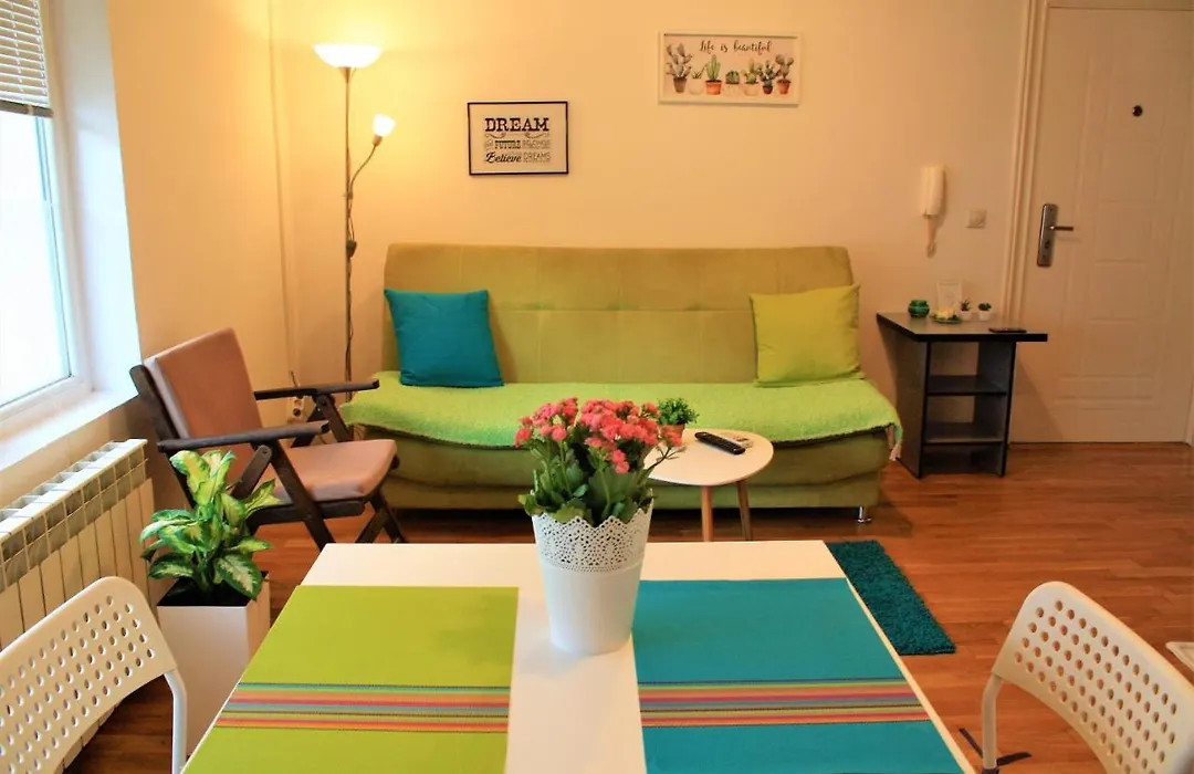 Regina'S Park Studio Apartment-1