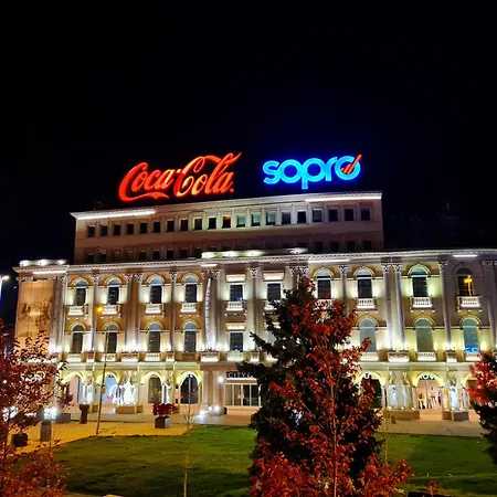 Mika Square-2