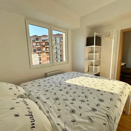 Sara'S Apartment Cozy And Close To Center With Private Parking-2