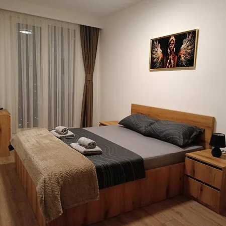 18Th & 16H Floor Secure Luxury Condos With Pool & Fitness Included In Price-3