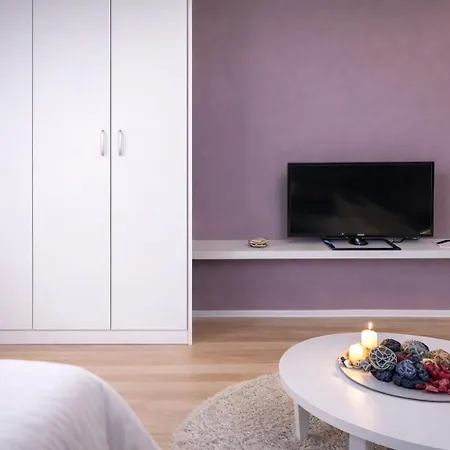 He-Ra Apartments With Free Parking-3