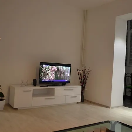 Lazarus Apartment-3