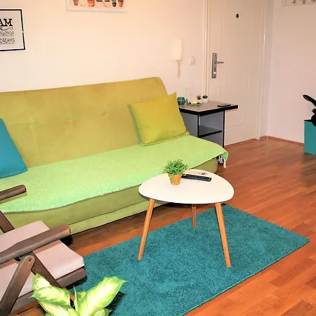 Regina'S Park Studio Apartment-2