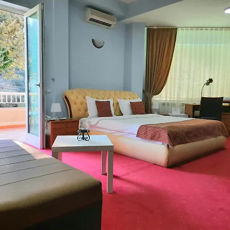Hotel Aristocrat & Fish Restaurant-2