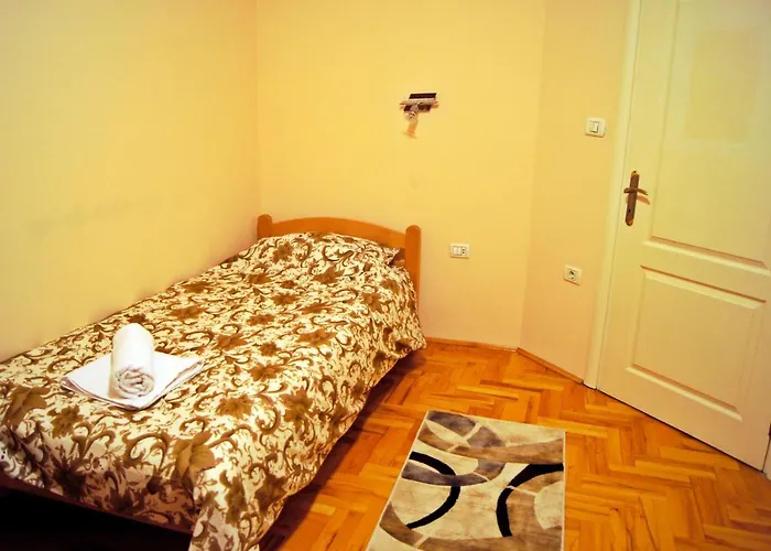 Boetiek Spacious 3 Bedroom Near City Park & Zoo - Perfect For Family Skopje